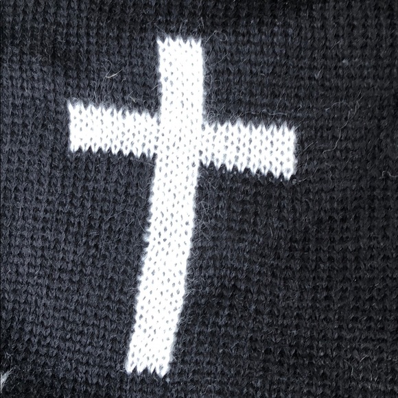 Forever 21 Reversible Cross Pattern Scarf - Picture 5 of 7